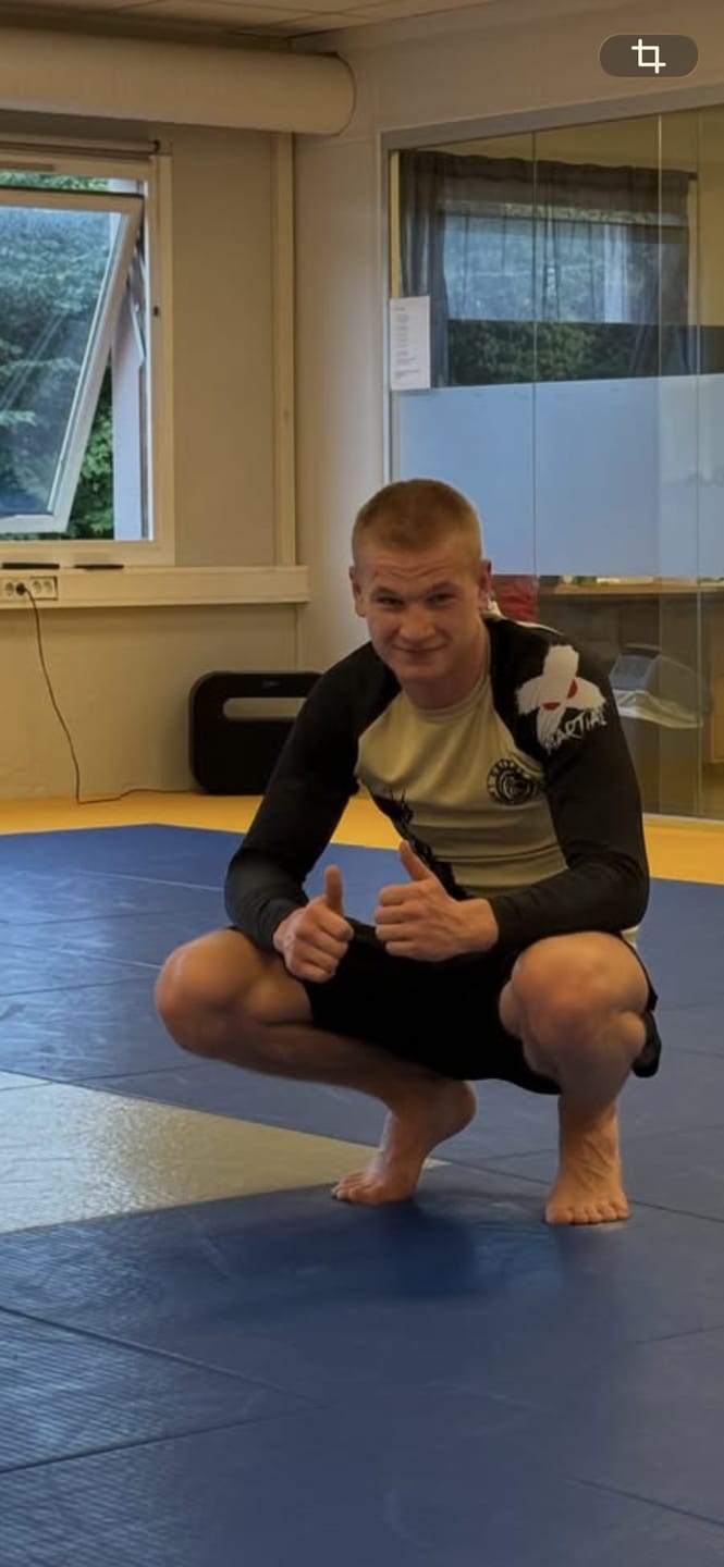 Customer photo review of Capital MMA & Elite Fitness Warrior Rash Guard