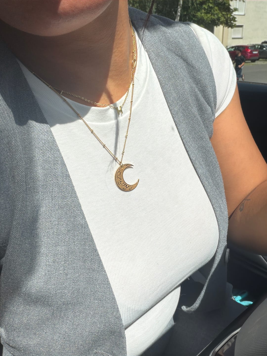Customer photo review of "Gewiss, mit der Erschwernis, kommt die Erleichterung" Mond Halskette