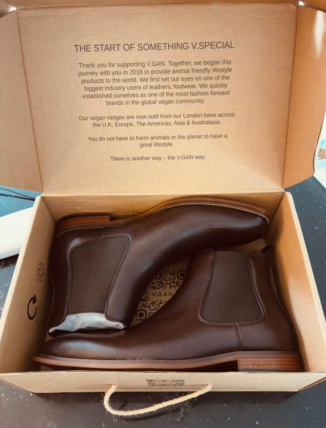 Customer photo review of Affogato Chelsea Boots