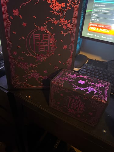 Customer photo review of DARKNESS - 9-Pocket Trading Card Binder