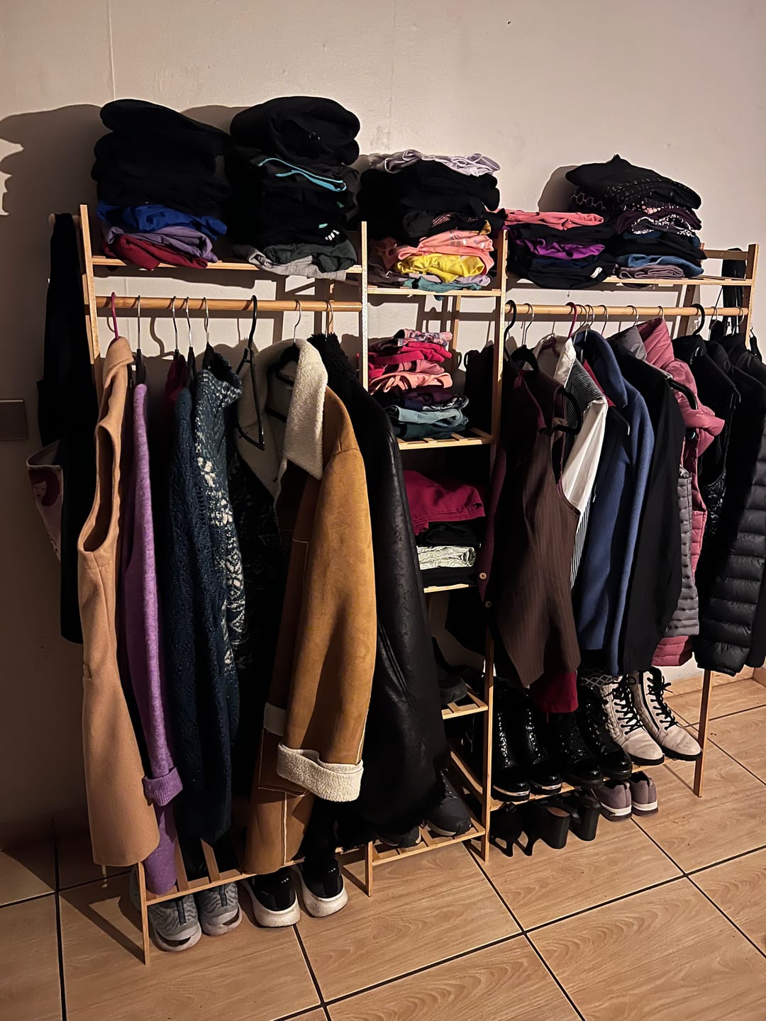 Customer photo review of Perchero Organizador De Madera Colgador Ropa Grande De Bambú