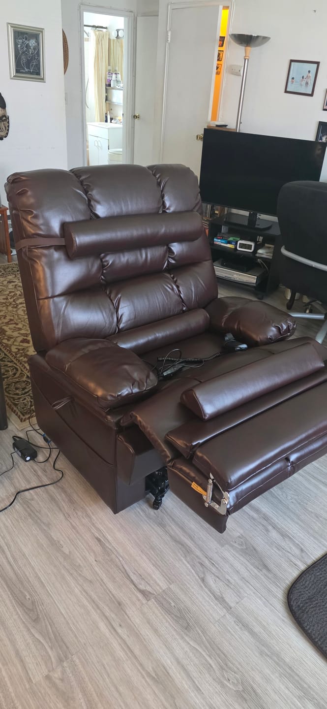 Customer photo review of 9205L Big & Tall Power Lift Recliner – Extended Footrest, Dual Motor, Heat & Massage, 400 lbs