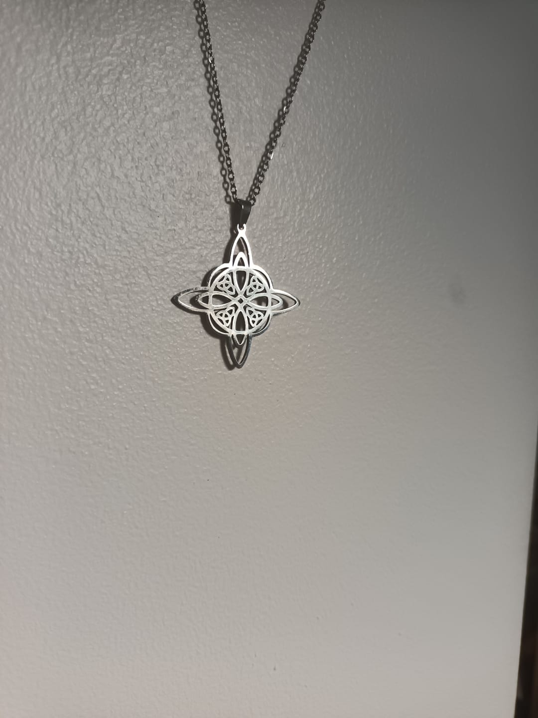 Customer photo review of Pendentif "Protection Éternelle" en Nœud de Sorcière