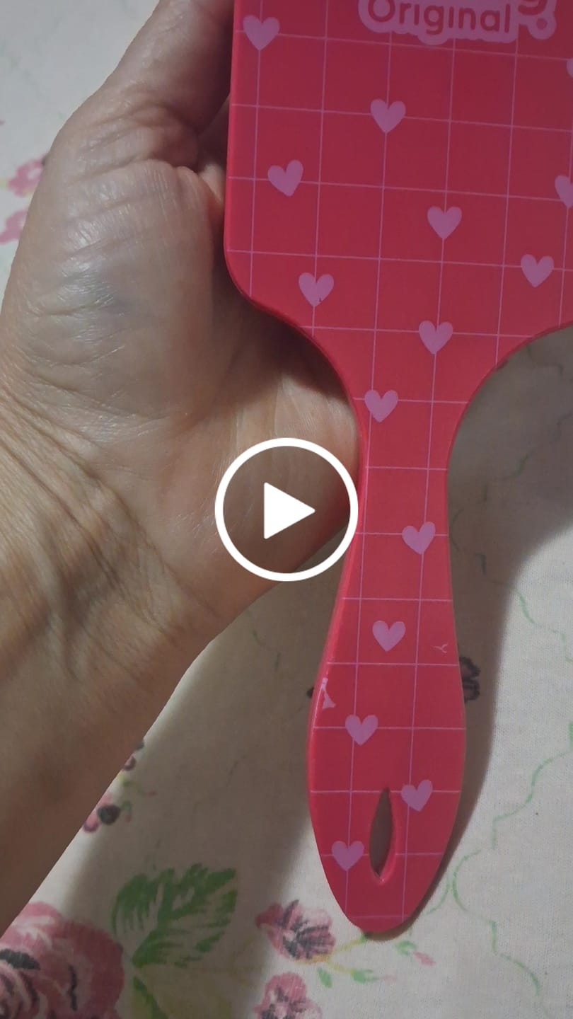 Customer video review of 🎁 Escova Quadriculada Gummy® (100% off)