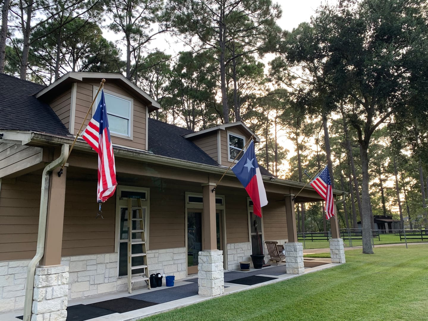 Customer photo review of 3' x 5' Texas Flag Set