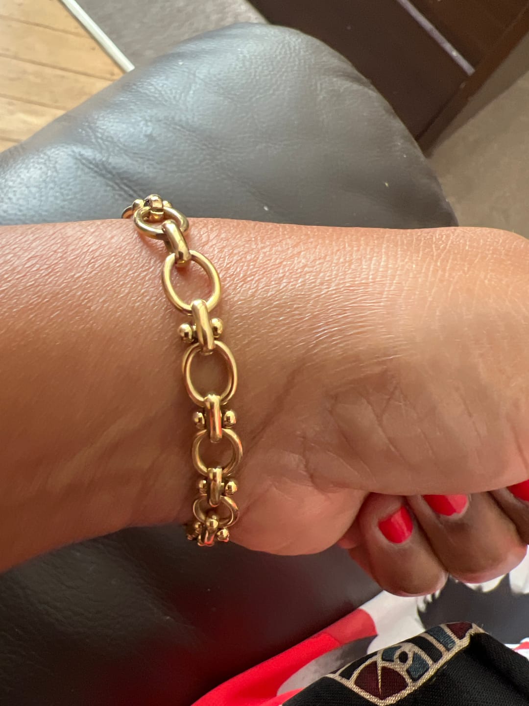 Customer photo review of Gold Link Chain Bracelet