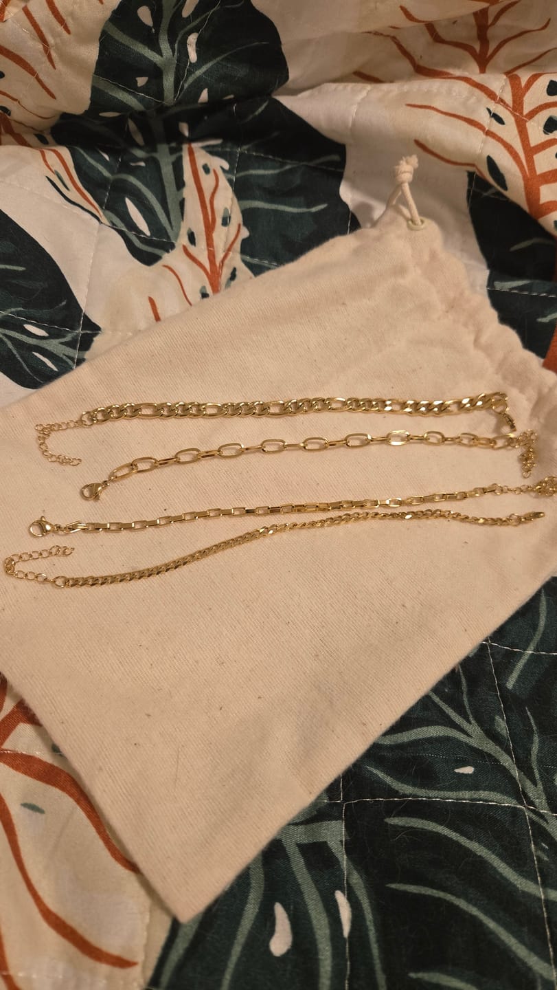 Customer photo review of Kit Pulseiras Glamour Zircônias Banhado em Ouro 18K