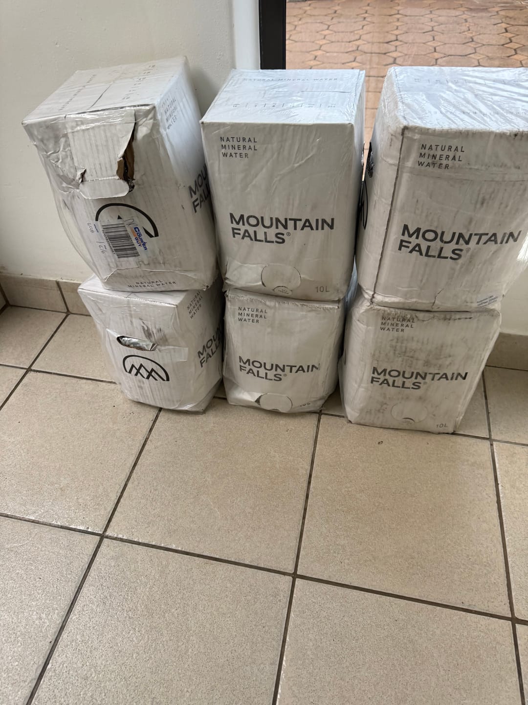 Customer photo review of AcquaBox by Mountain Falls 10L – STILL Mineral Water (on tap Bag-in-Box)