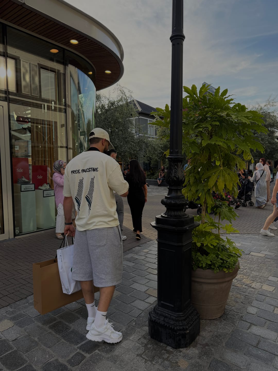 Customer photo review of FREE PLSTN Oversized Shirt