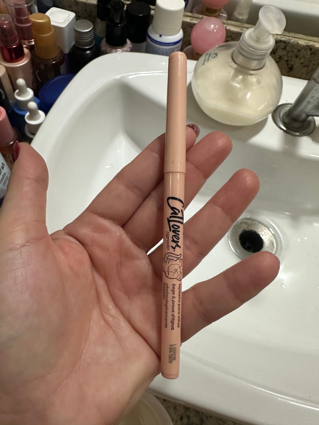 Customer photo review of Lapiseira Para Olhos Bege – Cat Lovers – Vizzela