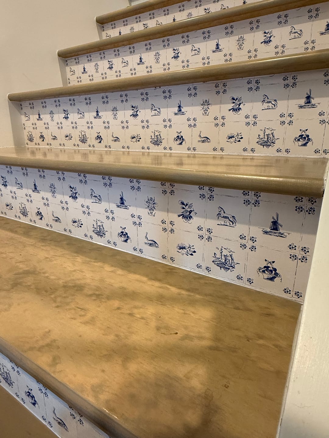 Customer photo review of *WAREHOUSE* Fitz 2 Wallpaper 4- 2 feet by 5 feet- PERFECT