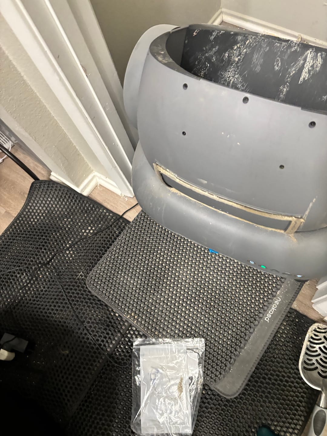 Customer photo review of Neakasa M1 Plus & M1 Lite Self-Cleaning Cat Litter Box Ultimate Bundle