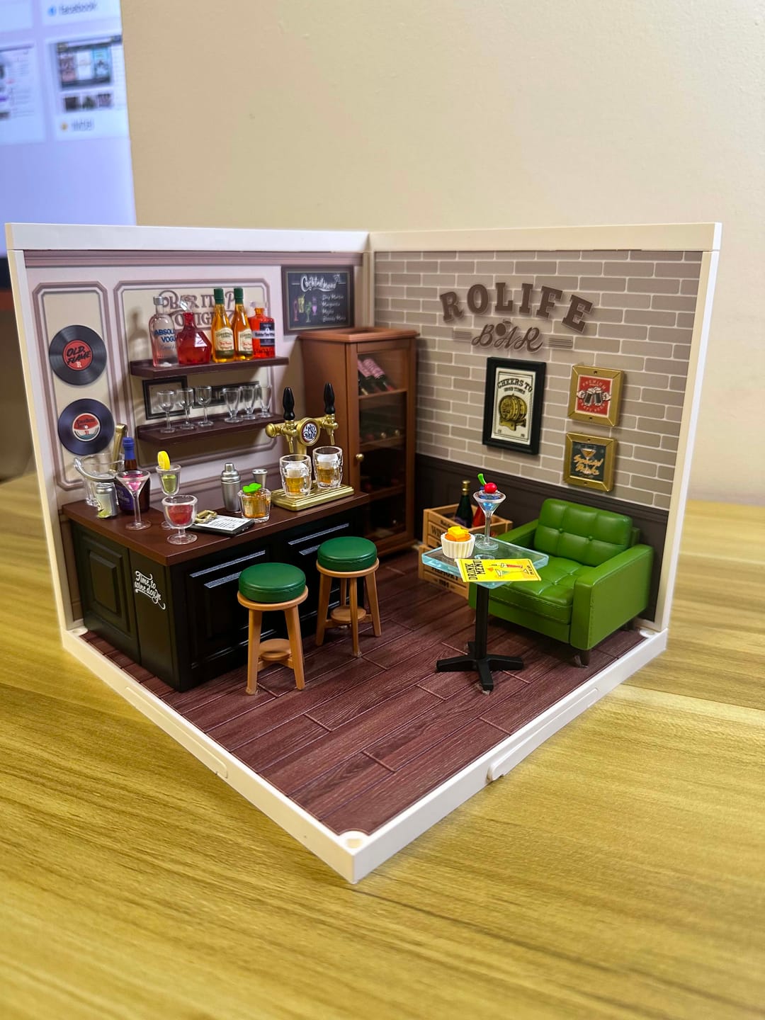 Customer photo review of Super Creator Leisurely Cheers Bar DIY Miniature House