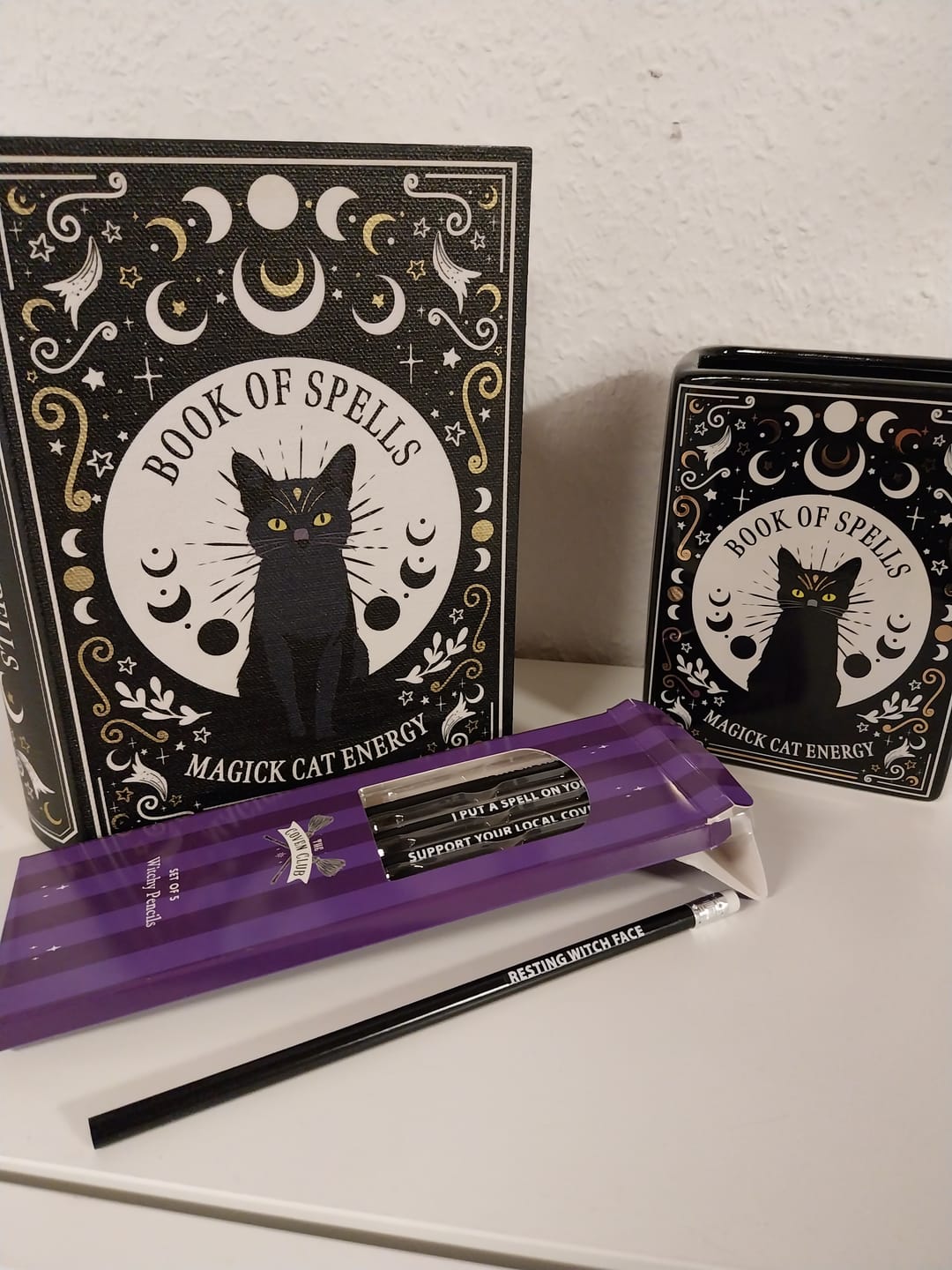 Customer photo review of Schwarze Katze Buch Aufbewahrungsbox – Book of Spells Buchbox