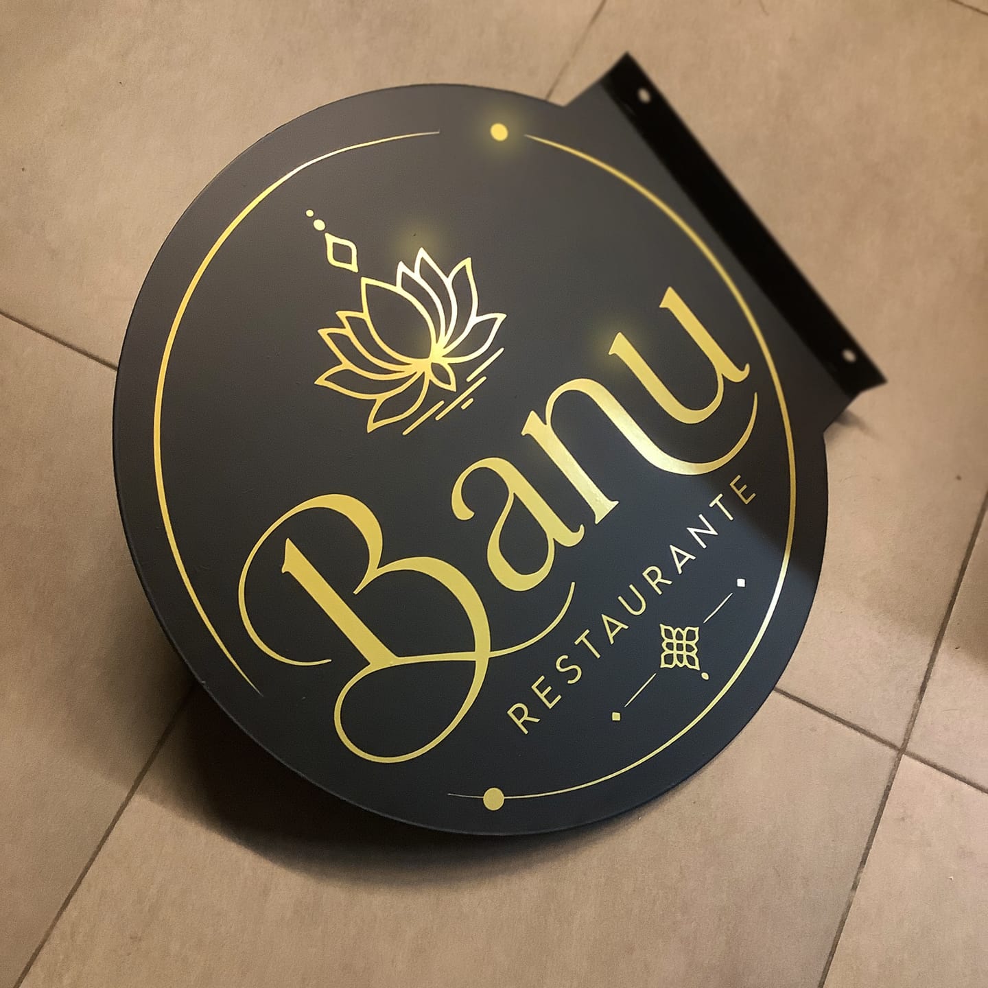 Customer photo review of Banderola Básica Redonda sin Luz