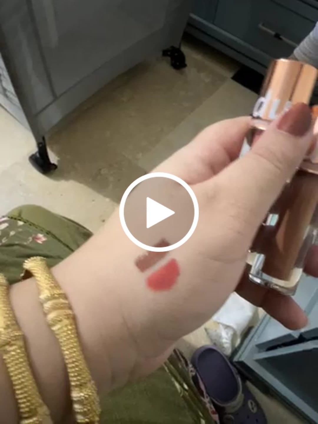 Customer video review of O.TWO.O ULTRA STAY LOLEPOP LIPSTICK