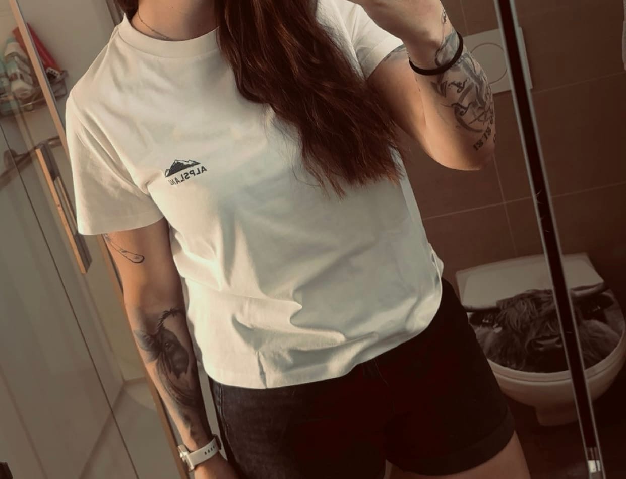 Customer photo review of Mountain People – Damen Premium Organic Shirt