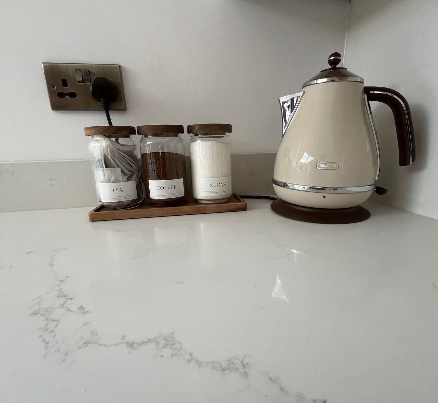Customer photo review of Set of 3 Acacia Glass Jars Tea, Coffee and Sugar 750 ML & Rectangle Tray [LABEL SLIM]