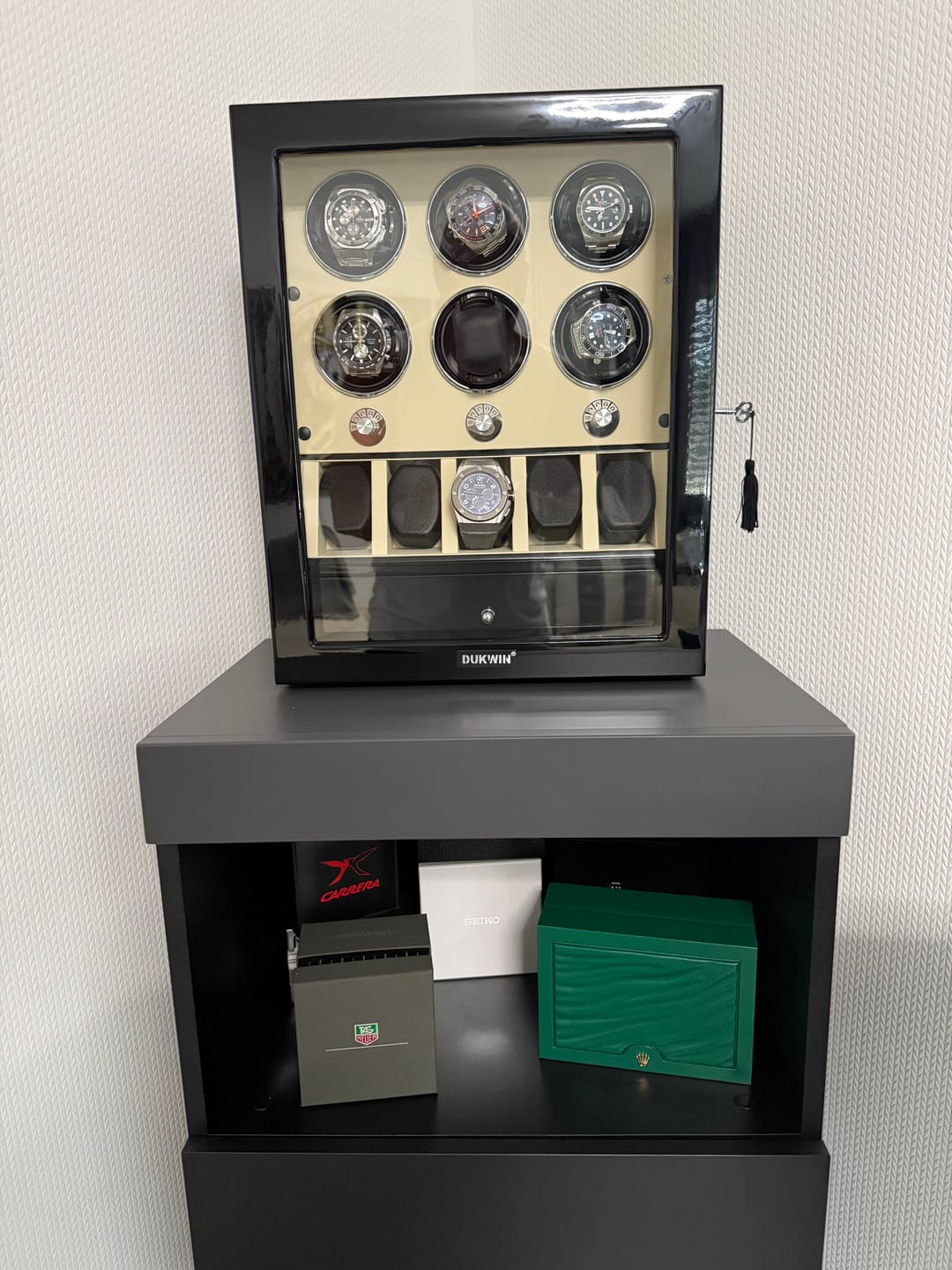 Customer photo review of Klassischer 6-Uhrenbeweger für Automatikuhren mit 5-Uhren-Display-Organizer – gebrochenes Weiß