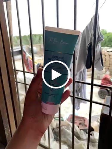 Customer video review of Essense Deep Cleansing Facewash