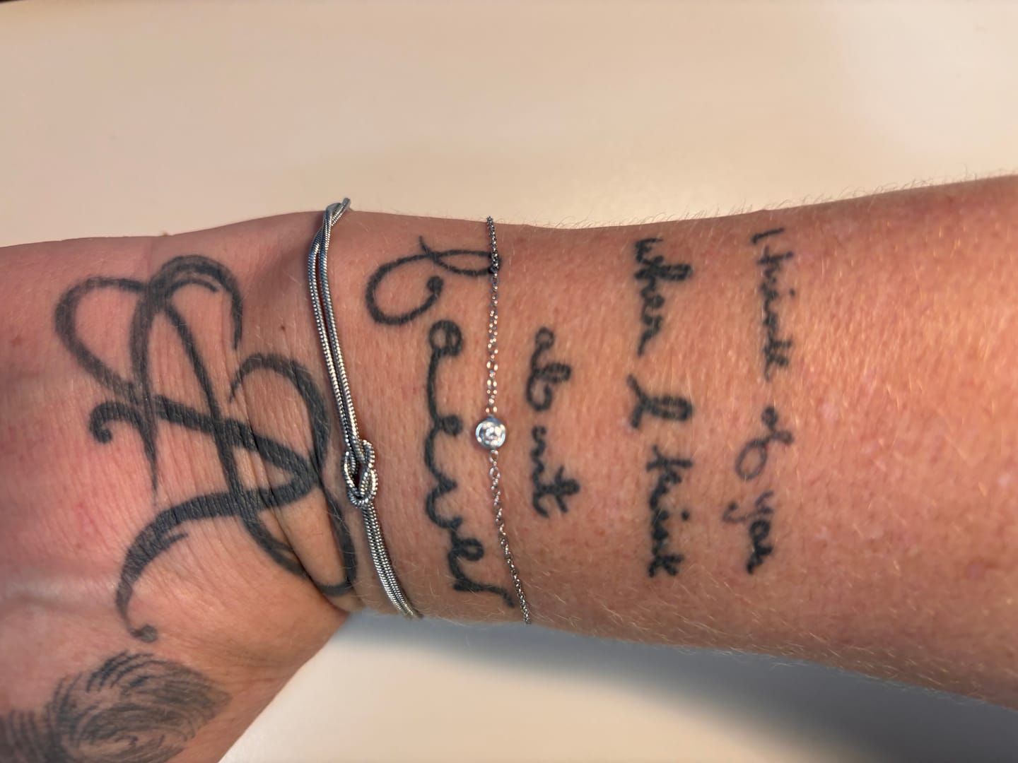 Customer photo review of »Ich leuchte wieder« Blockadenlöser-Armband mit Steinbesatz und abgebrochenem Stern