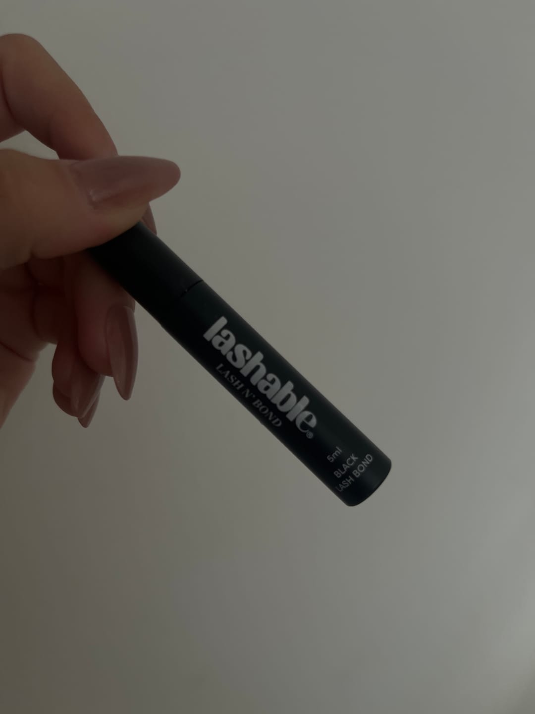 Customer photo review of Lashable LASH N' BOND černé lepidlo