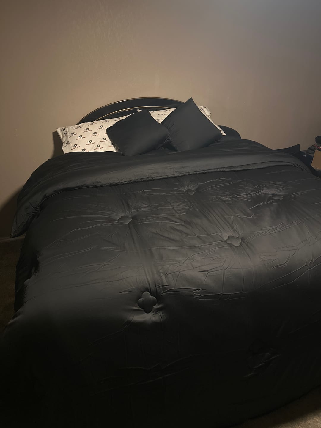 Customer photo review of The FLORÉ Oversized Eucalyptus Cooling Comforter Set