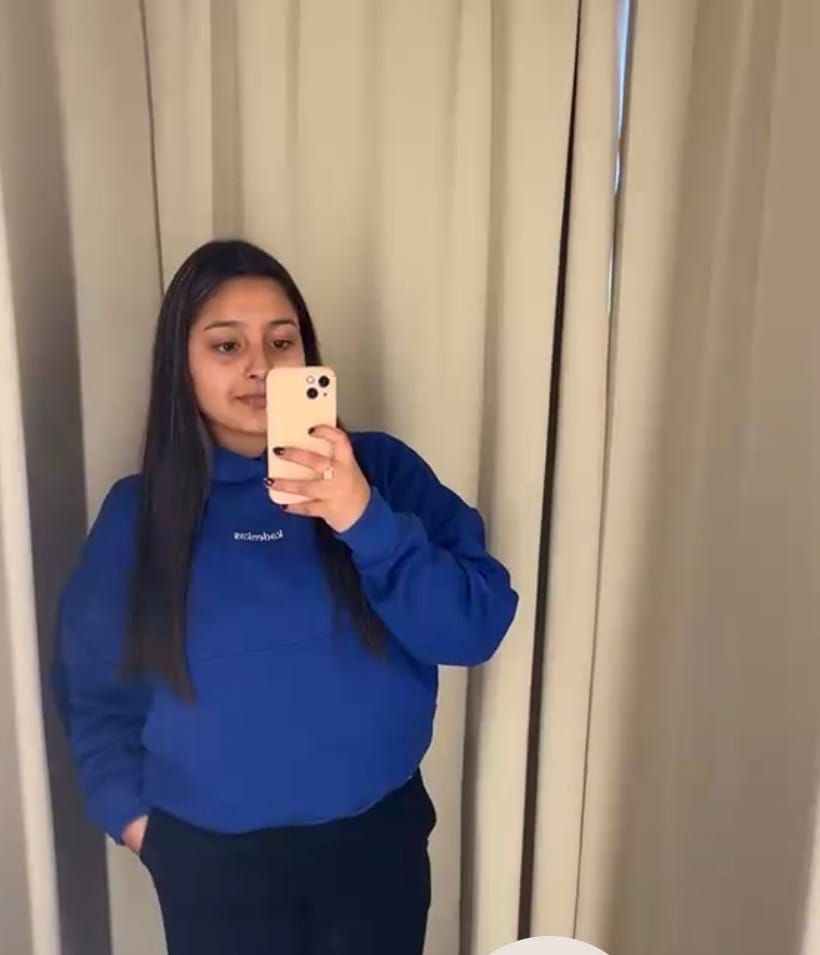 Customer photo review of POLERÓN HOODIE AZUL REY - OVERSIZE CON GORRO LOGO BORDADO
