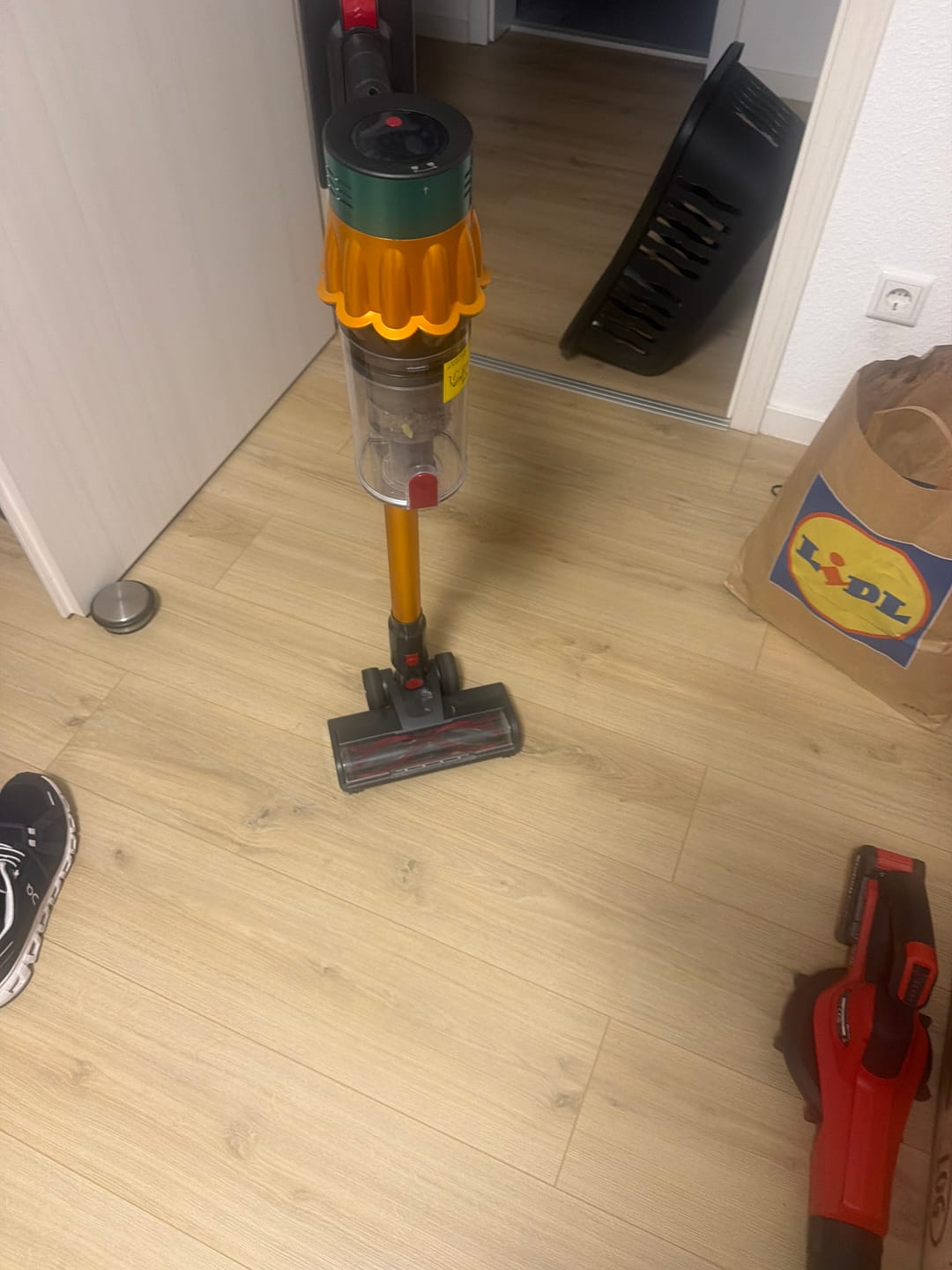 Customer photo review of Dripl UltraVac Akku-Staubsauger