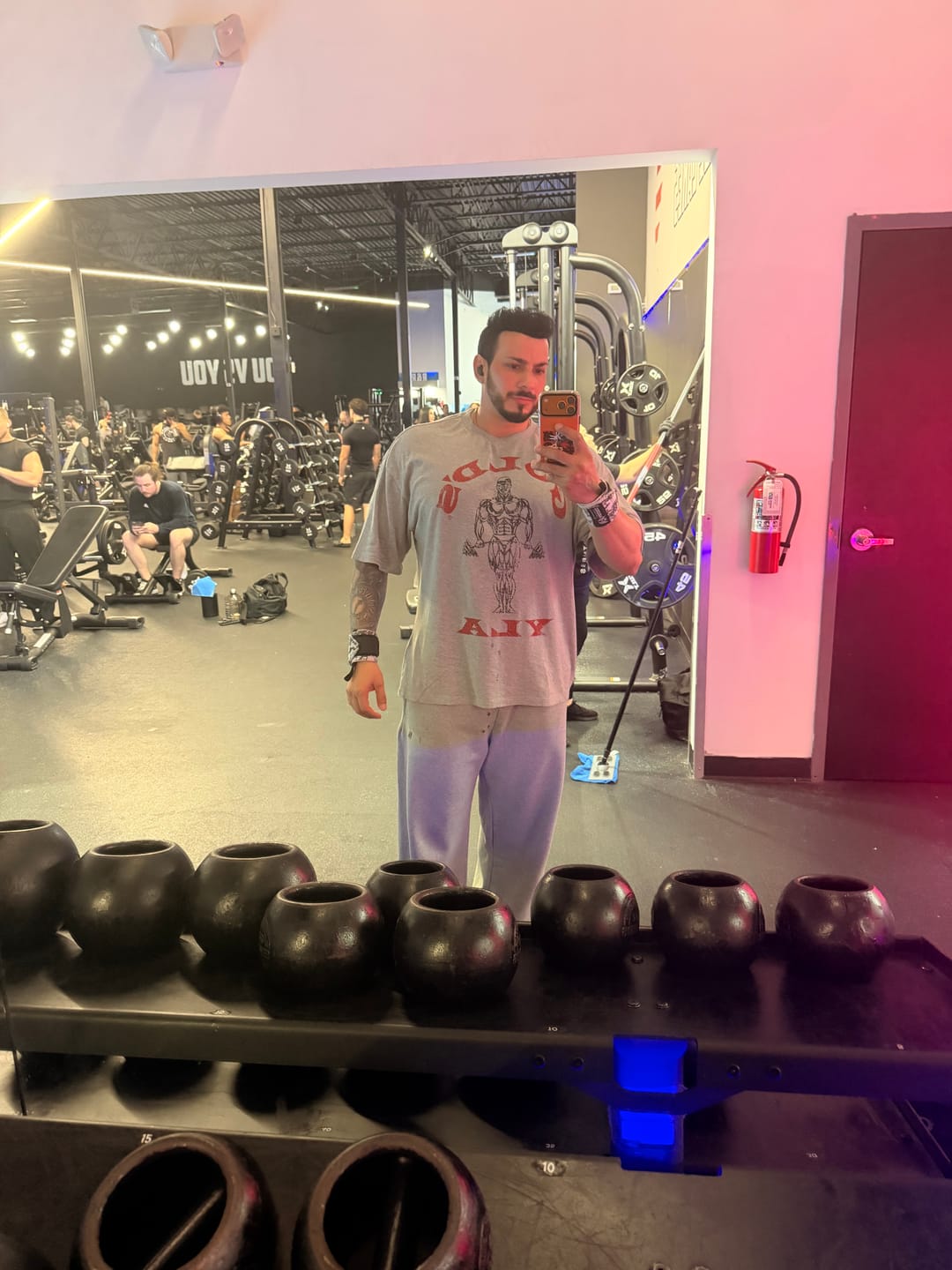 Customer photo review of 4213 - Gold's Iron Legacy Icon Tees