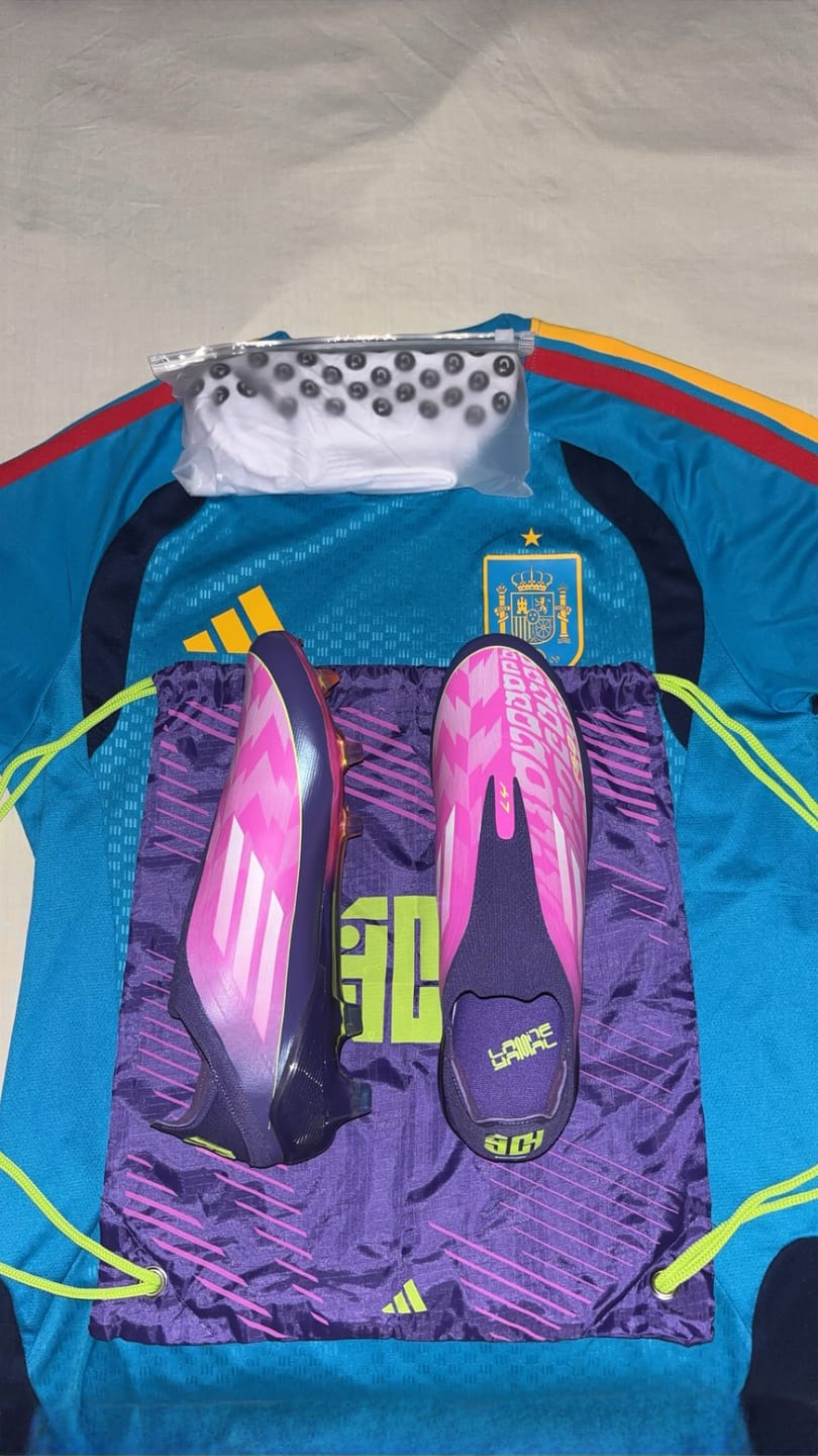 Customer photo review of Adidas F50 Laceless Lamine Yamal 2 - Violet/Rose/Jaune Fluo