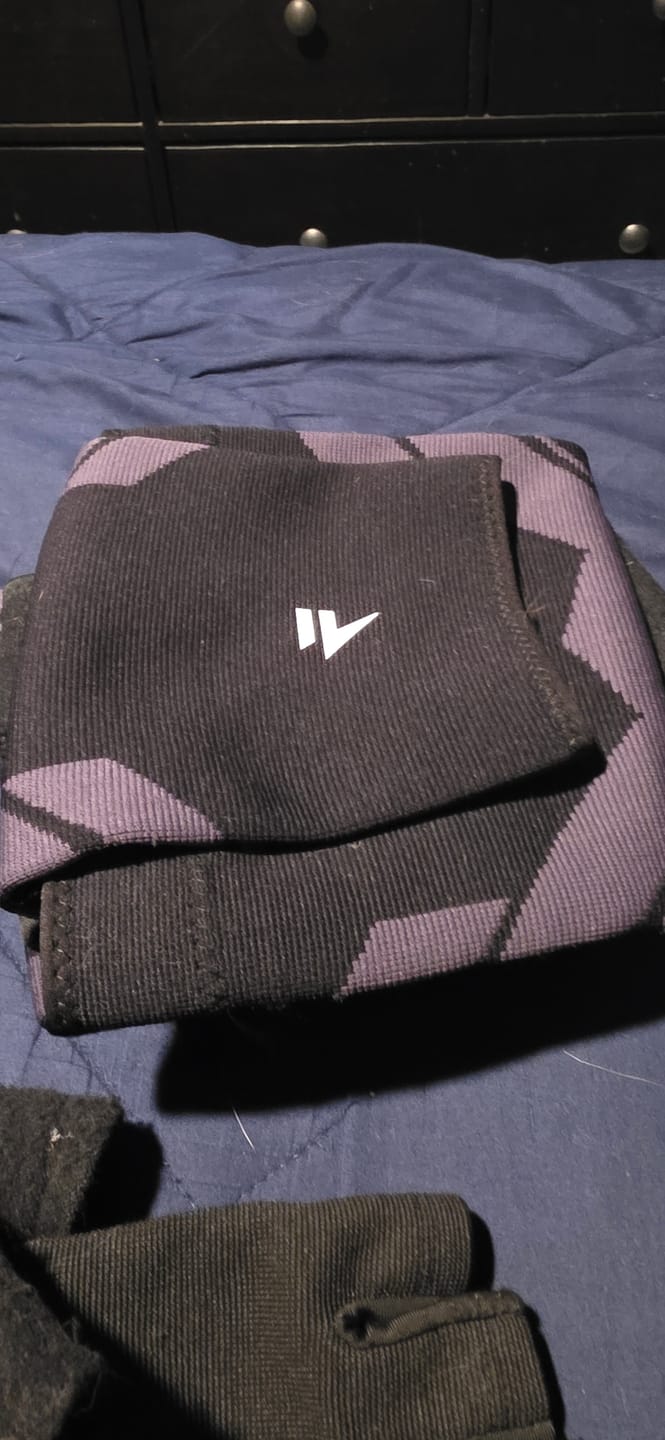 Customer photo review of Compression Sleeves V2 for Knees and Legs