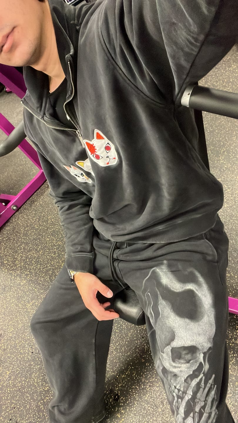Customer photo review of 5197 - Demon Slayer: Kimetsu no Yaiba - Quarter Zip