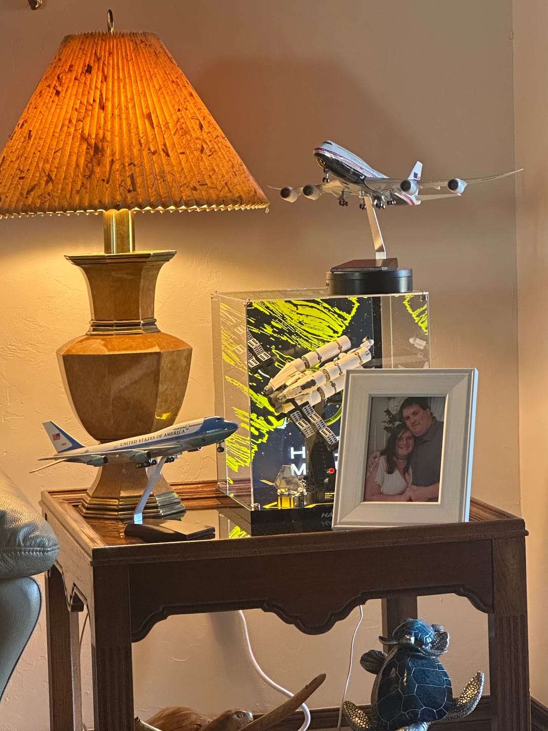 Customer photo review of Air Force One Boeing 747-8 (VC-25B) 1:150 Scale Model Airplane – New Presidential Livery (47cm / 18.5")