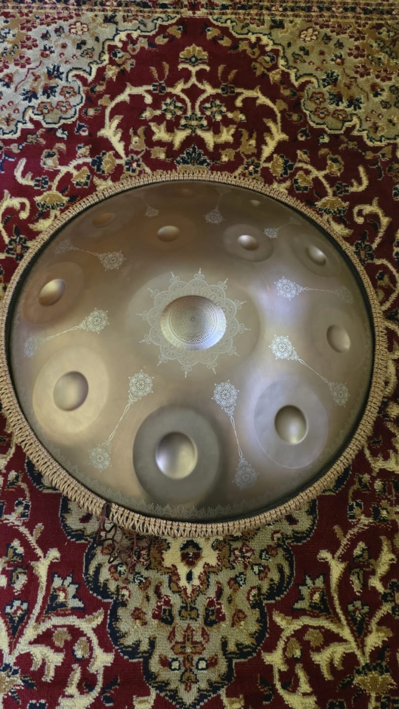 Customer photo review of Riza Handpan 12-Note D Kurd Beginner Mandala Gold 55cm