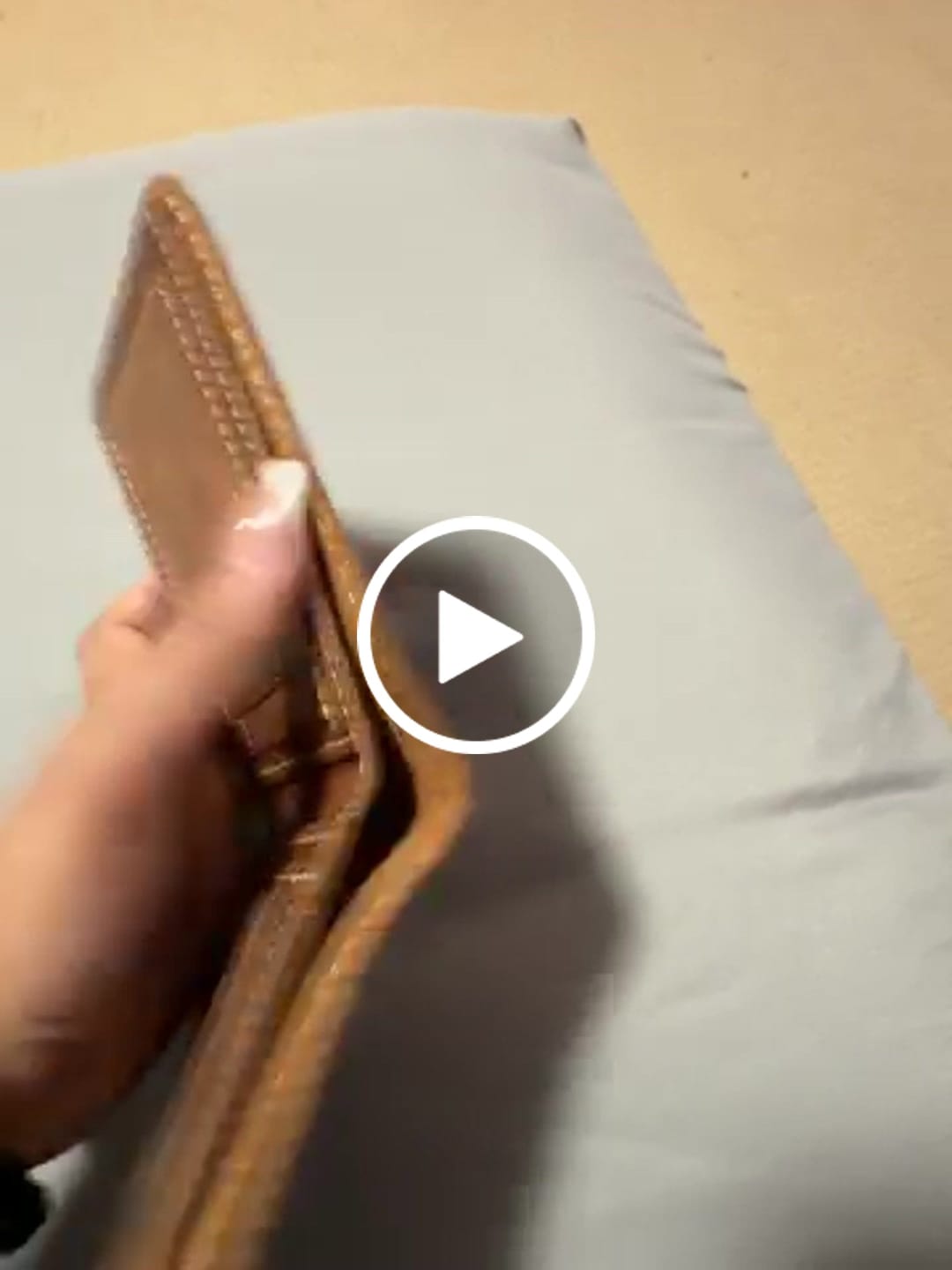 Customer video review of Brown Full Grain Leather Minimalist Wallet