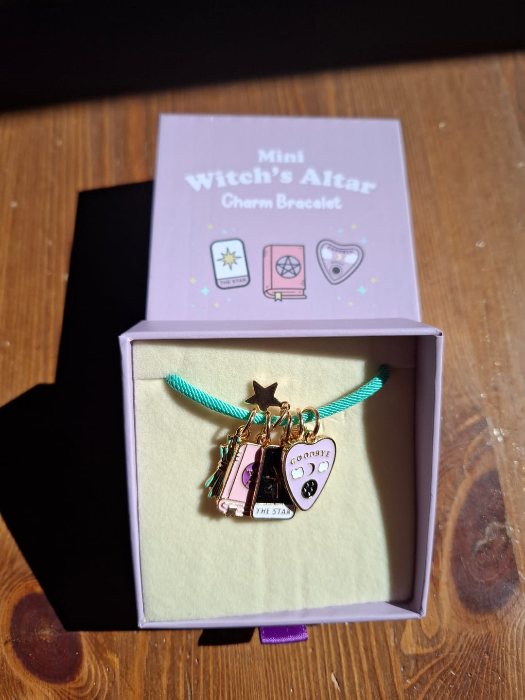 Customer photo review of Witchy Charm-Armband mit Mini-Altar-Anhängern