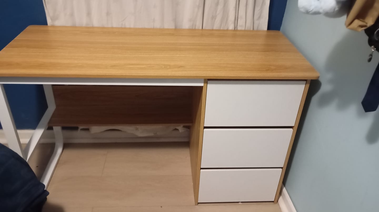 Customer photo review of Escritorio Mueble Oficina Madera 120 cm con Cajones y Repisa Moderno