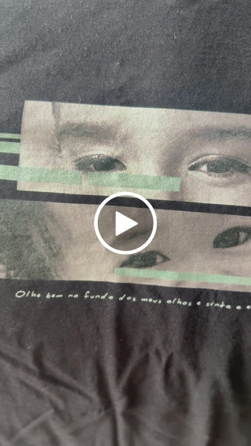 Customer video review of Camiseta Personalizada OLHARES DOS FILHOS - Algodão Peruano