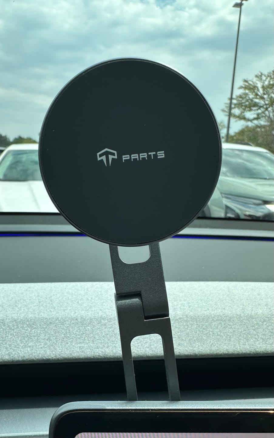 Customer photo review of Foldable Magnetic Wireless Charging (Qi & MagSafe) Cell Phone Holder for Model 3/Y/S/X