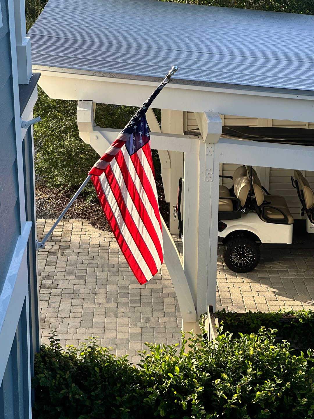 Customer photo review of Non-Tangle Flagpole Spinners