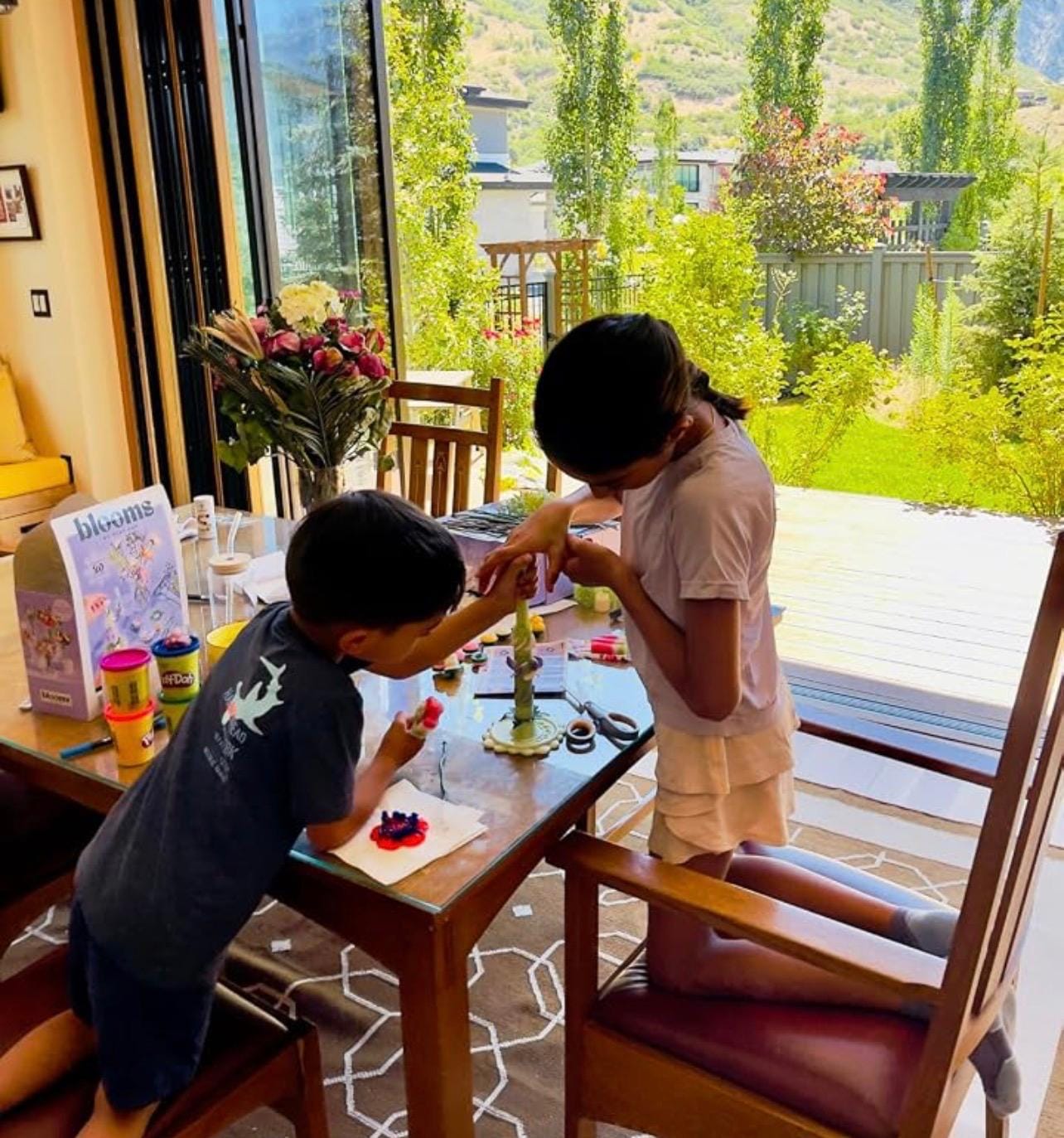 Customer photo review of Kit de Flores Artesanales relajante para jovenes y adultos "Blooms by Play-Doh"