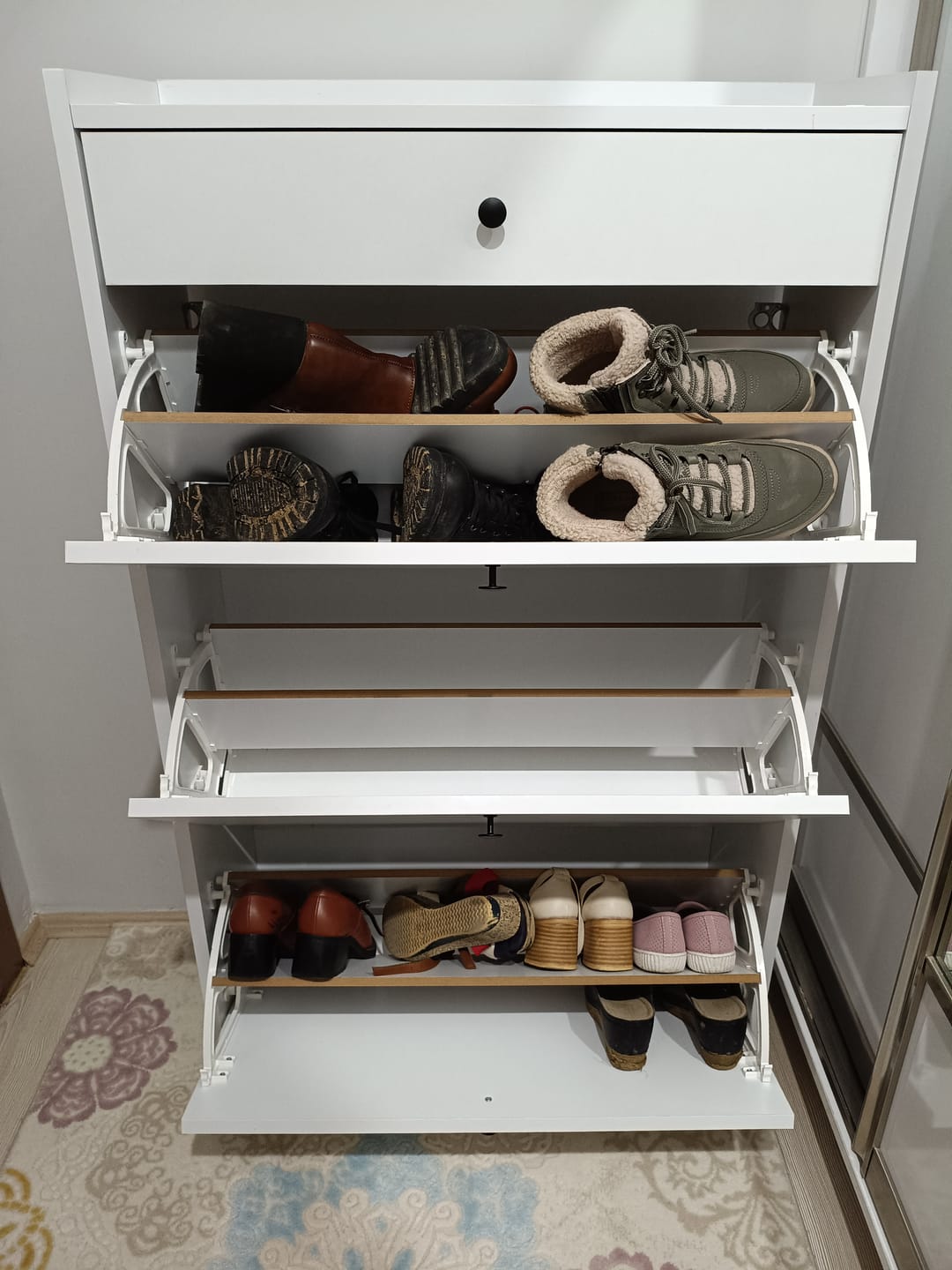 Customer photo review of Rani EB113 Ayakkabılık Düşer Kapaklı 3 Bölmeli Çekmeceli Ayakkabılık Beyaz