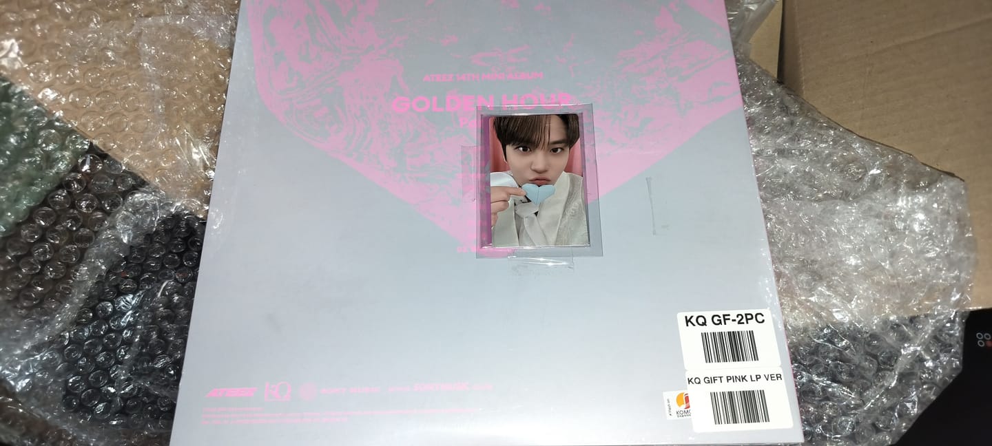 Customer photo review of ATEEZ - GOLDEN HOUR : PART.5 14TH MINI ALBUM PINK LP VER