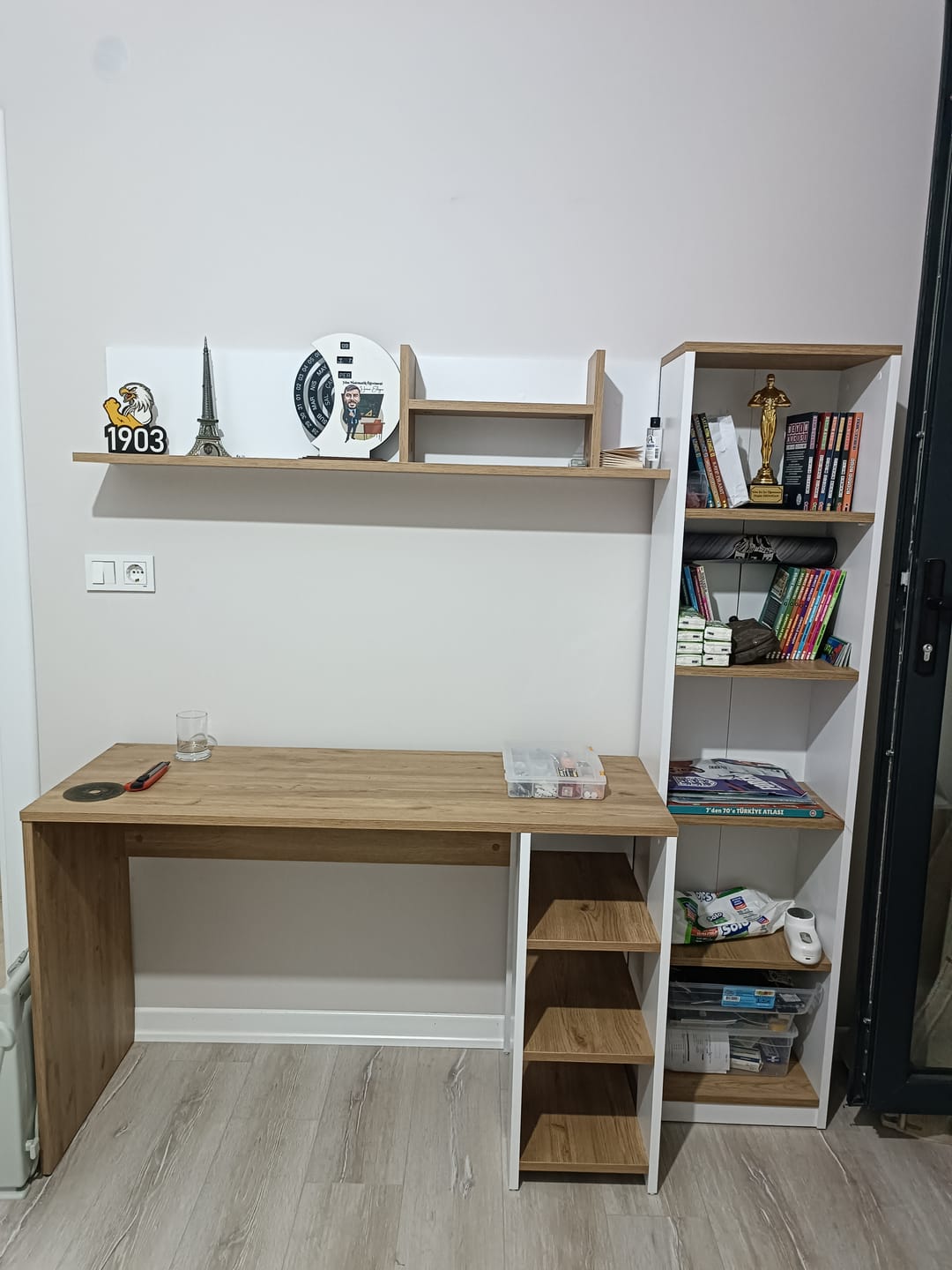 Customer photo review of Rani HA125 Kitaplıklı Raflı Çalışma Ofis Bilgisayar Masası Sepet Ceviz - Beyaz