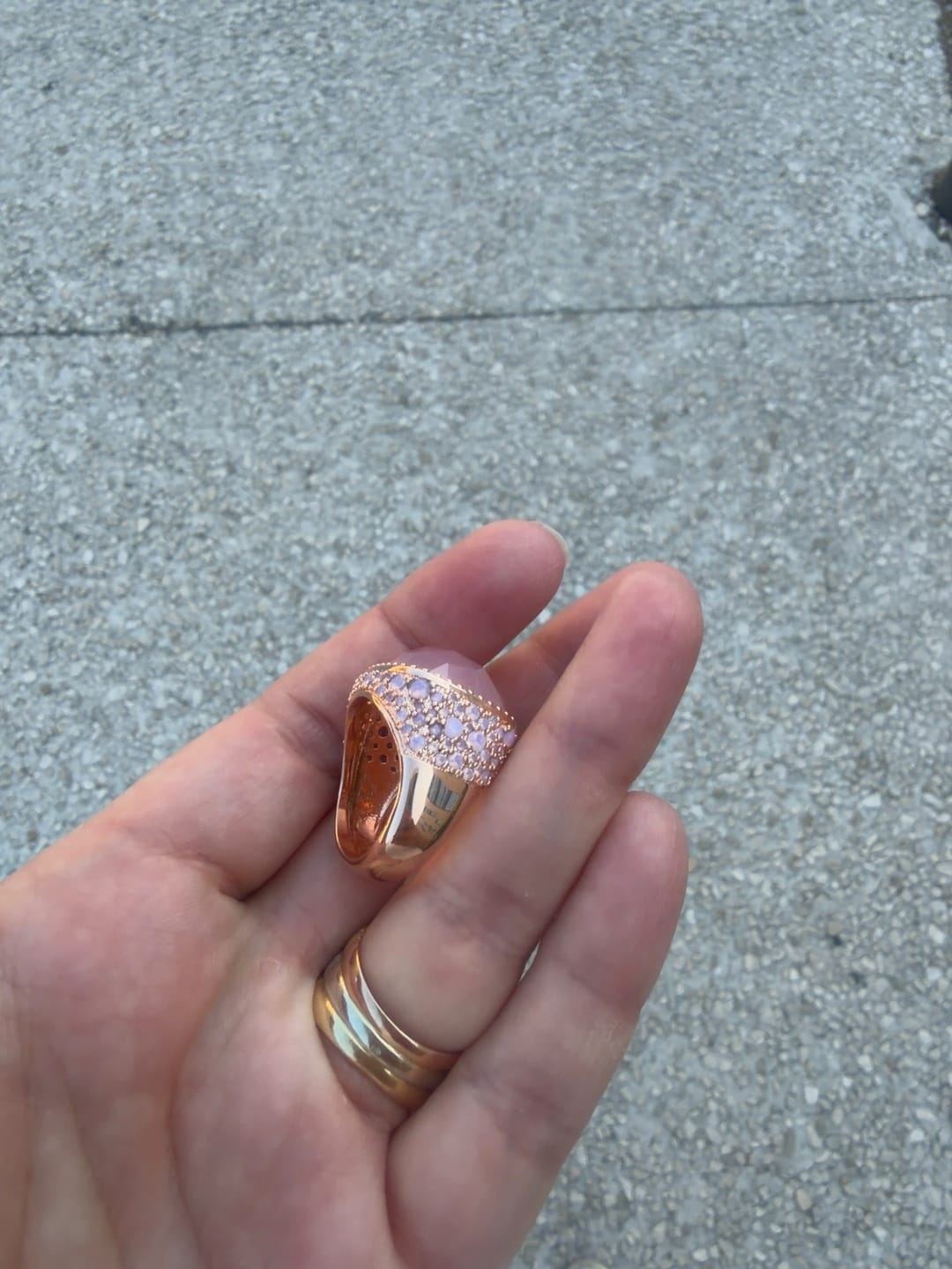 Customer photo review of Anello Chevalier con Pietra Naturale Quadrata e Pavé di Nano Gem