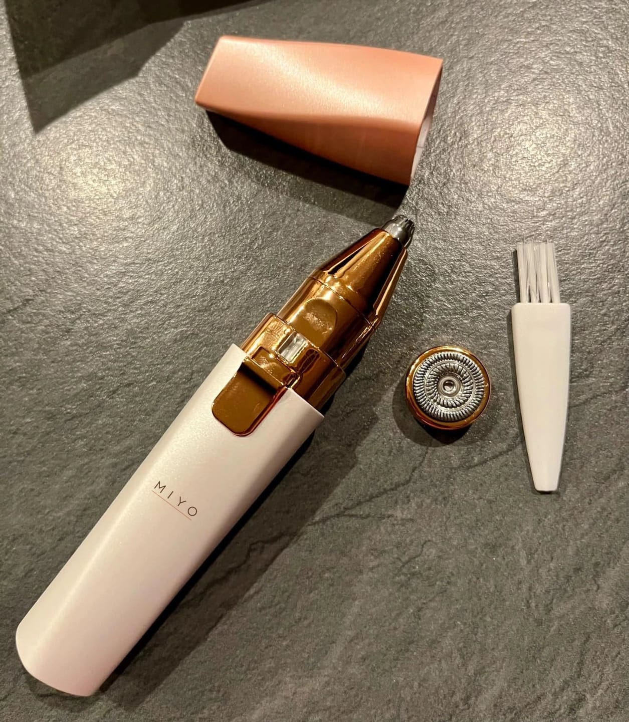 Customer photo review of MIYO™ – Tondeuse Visage & Sourcils 2-en-1