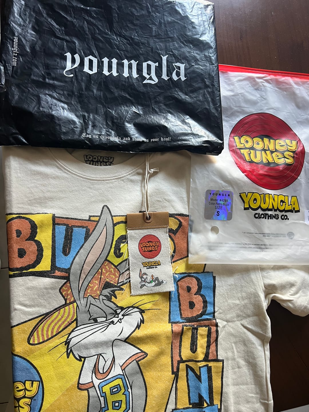 Customer photo review of 4291 - Looney Tunes Vintage Tees