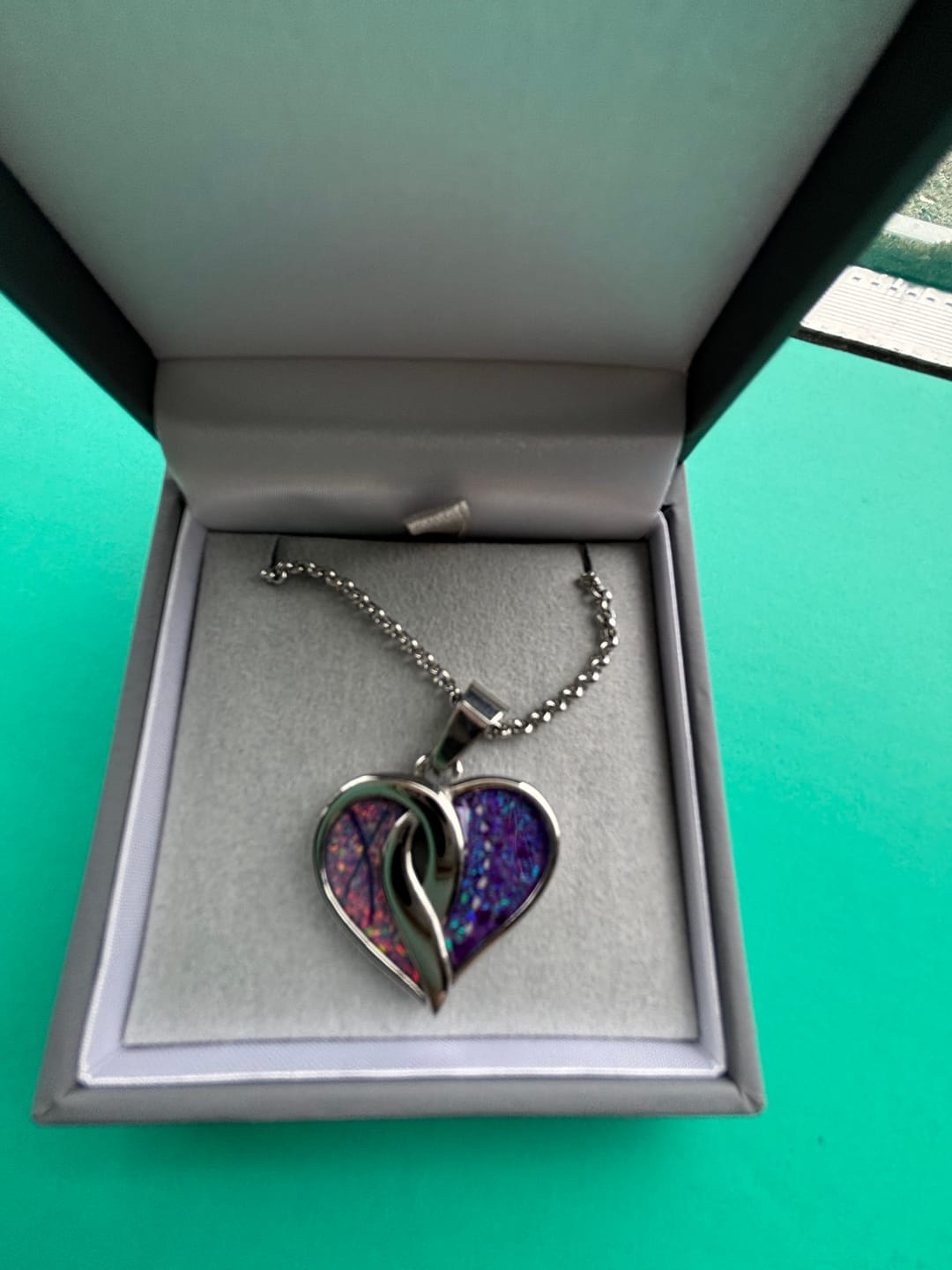 Customer photo review of Crossover Heart Stainless Steel Pendant, suitable for 2 sets of ashes.