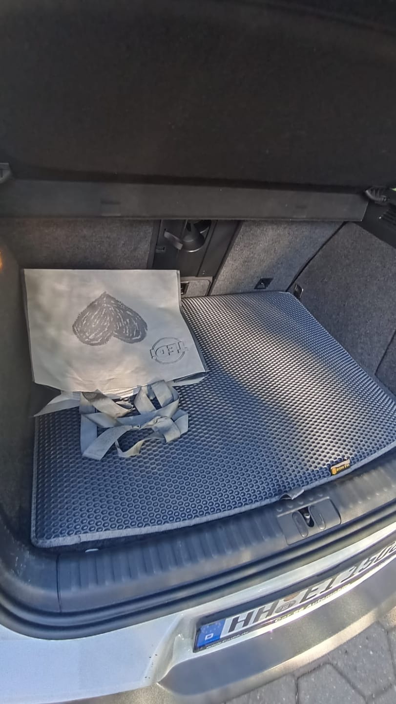 Customer photo review of Kofferraumwanne nach Maß